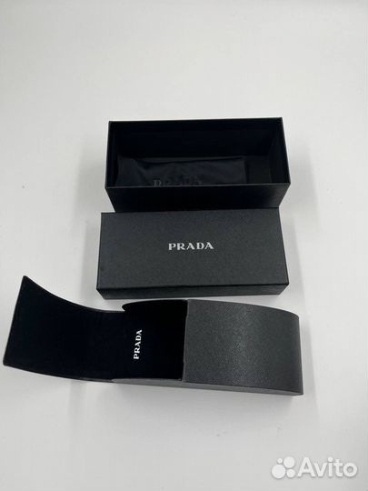 Футляр Prada