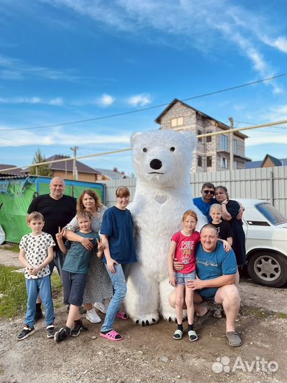 Поздравление от белого мишки, ростовая кукла