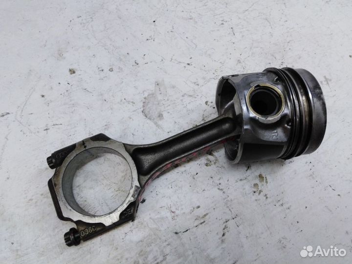 Поршень с шатуном 038107065CA