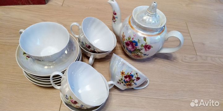 Сервизы,чайники все новое