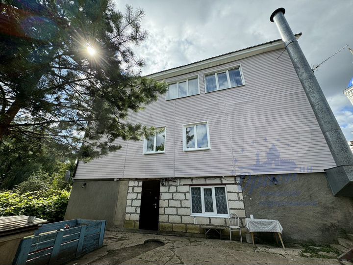 Коттедж 216 м² на участке 12,5 сот.