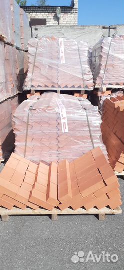 Огнеупорный кирпич красный