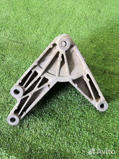 Кронштейн кпп Opel Astra J A14NET 2012