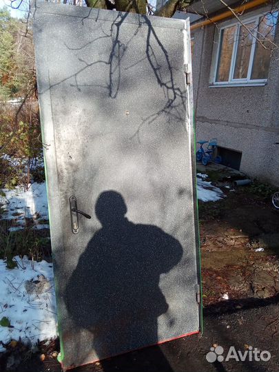 Продам входную дверь бу