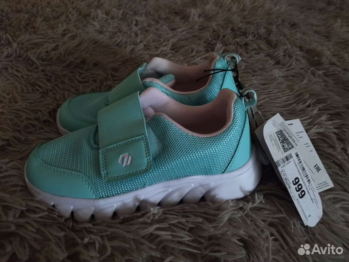 Кроссовки для девочки