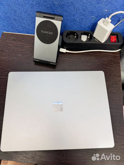 Microsoft surface laptop go