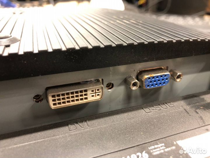 Монитор 19 дюймов DVI-D VGA