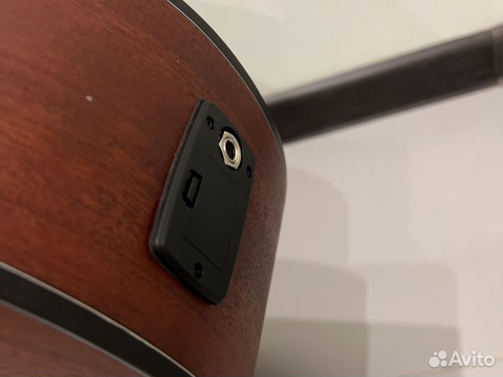 Акустическая гитара со звукоснимателем