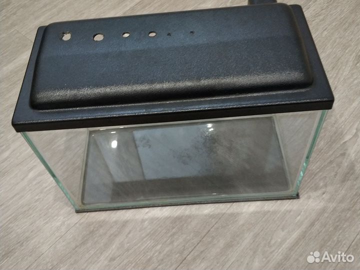 Продам аквариум на 10 л б/у