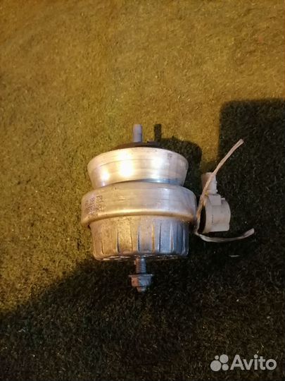 Опора двигателя (подушка двс) левая 4F0199379L Aud