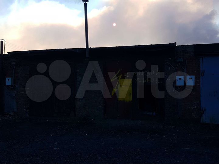 Гараж, > 30 м²