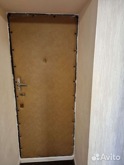 Дверь входная металлическая б/у