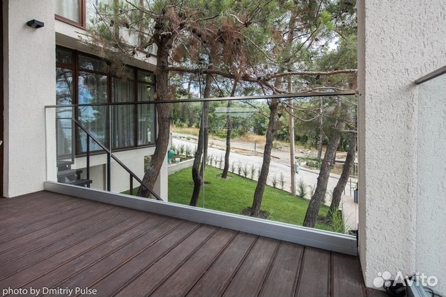 Стеклянное ограждение террасы