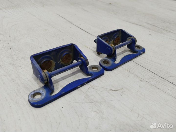 Петля двери багажника задняя Subaru Forester SG5