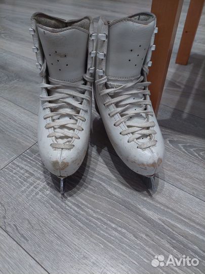 Фигурные коньки edea 205