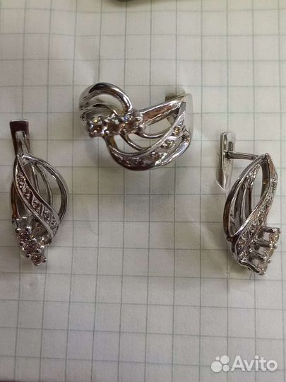 Золото 750 пробы.Комплект. Бриллиант СССР