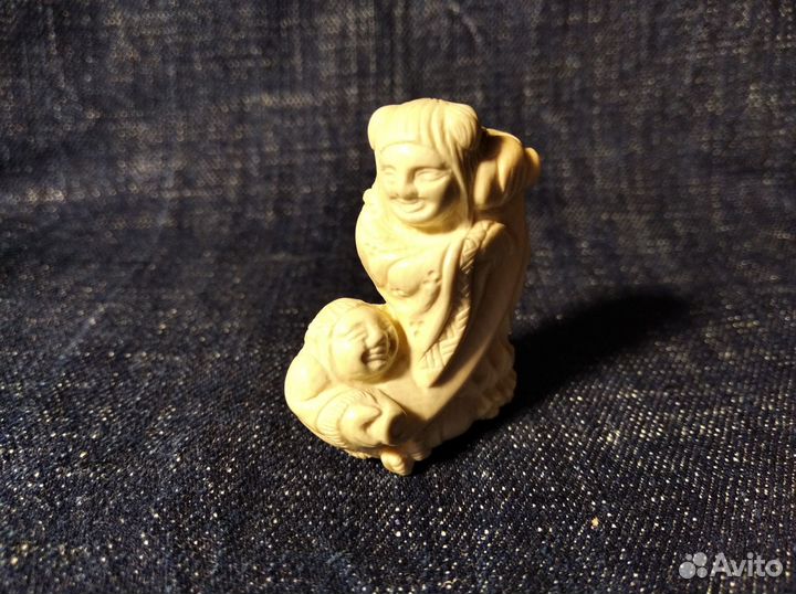 Поделка из бивня мамонта 