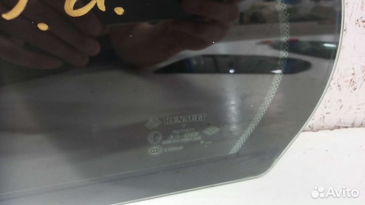 Форточка задняя левая Renault Fluence
