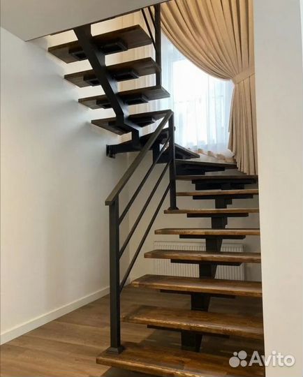 Лестница на металлокаркасе