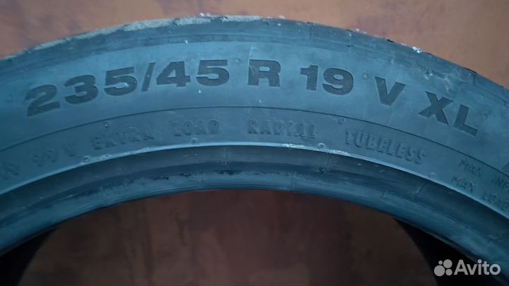 Continental ComfortContact - 5 235/45 R19 99V