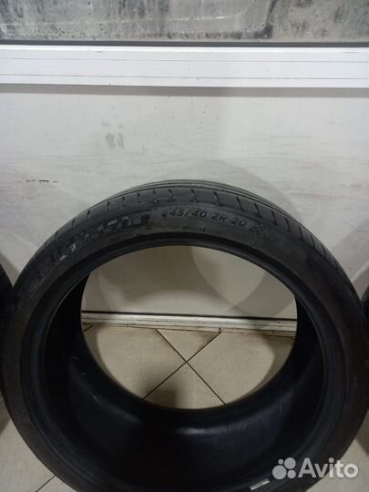 Michelin Pilot Sport 275/35 R20 и 245/40 R20 102Y