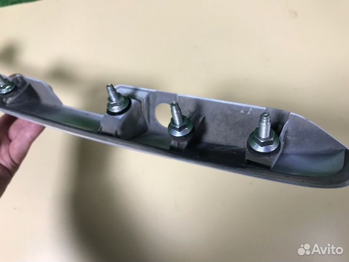 Накладка крышки багажника Toyota Avensis AZT250