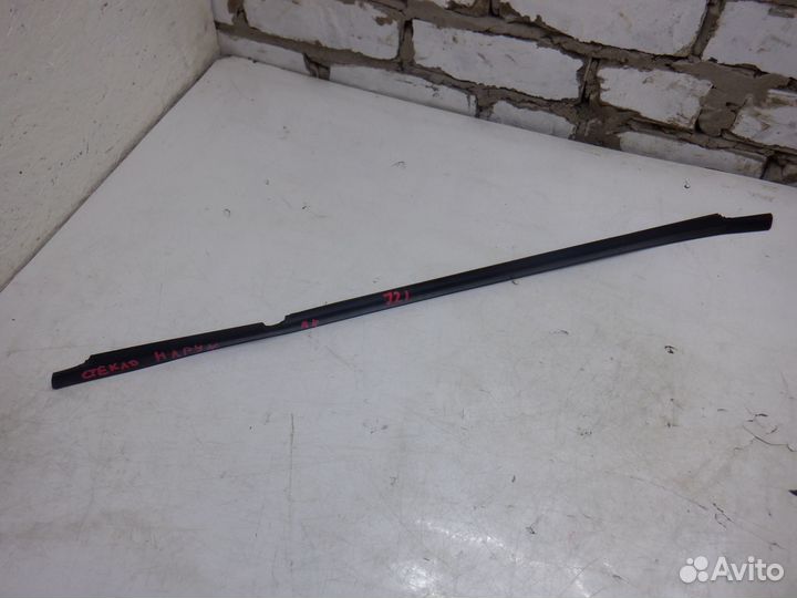 Молдинг стекла задней двери Pajero Sport Montero K