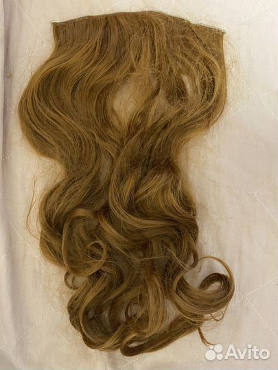 Волосы на заколках русые