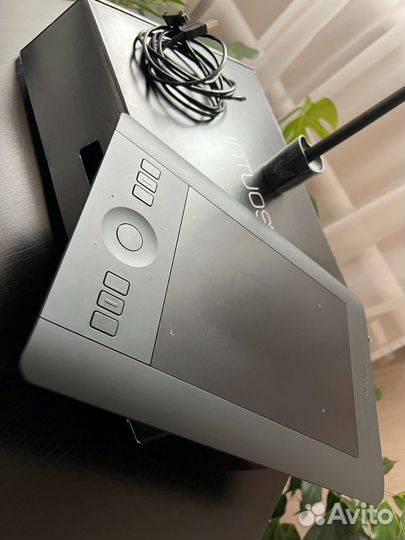 Графический планшет wacom intuos pro small pth-451