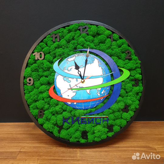 Часы настенные со мхом
