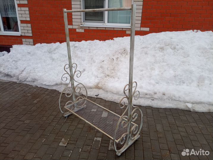 Вешалка для одежды напольная металлическая