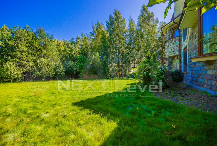 Коттедж 250 м² на участке 25 сот.