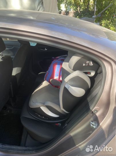 Автомобильное кресло