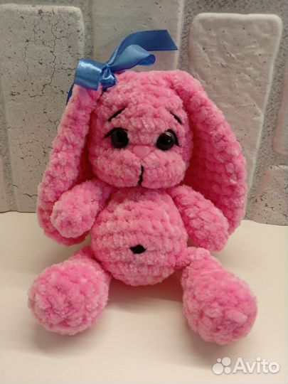 Вязаный зайка ручной работы