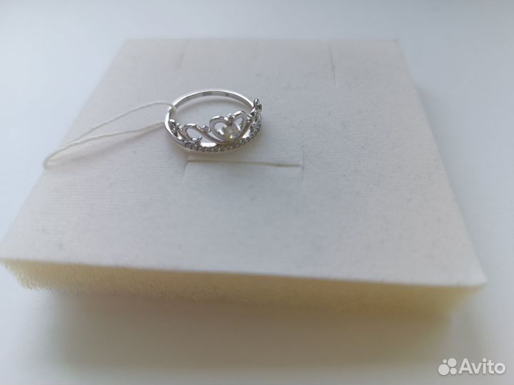 Кольцо 585 1,74 гр,бел.зол.18 р,фианит,нов(599)
