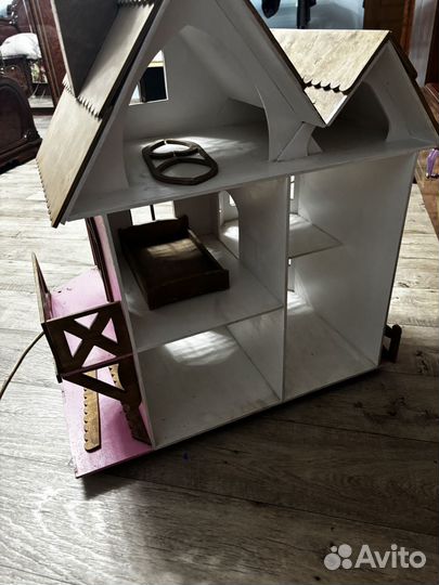 Большой кукольный домик