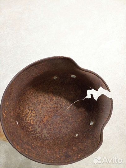 Ящик немецкий и каска