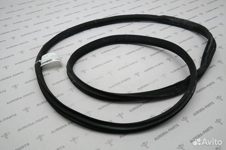 Уплотнитель Mercedes C W205 2013