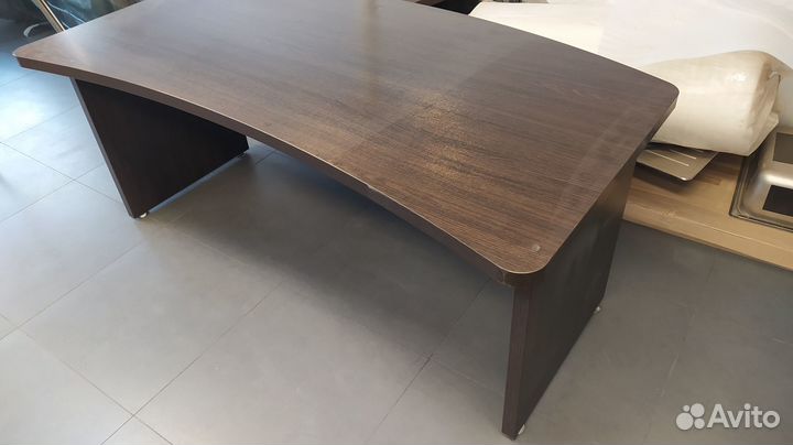 Офисный стол