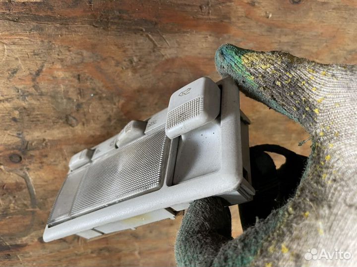 Кнопка открытия люка плафон Passat B4 пассат б4