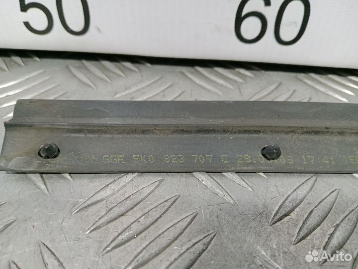 Б/У Уплотнитель капота LR VW Golf VI 2009-#007