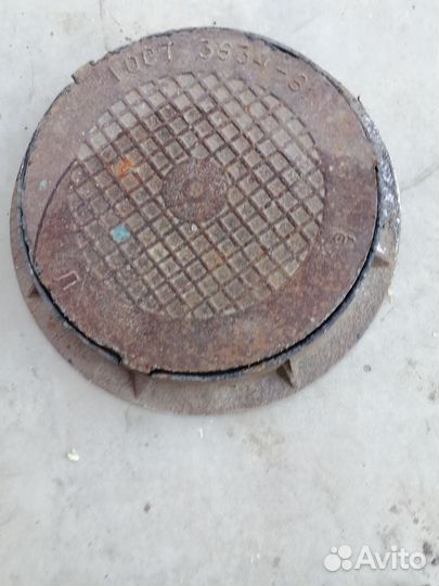 Люк канализационный чугунный бу