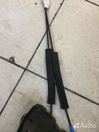 Замок дверной передний правый Toyota Land Cruiser