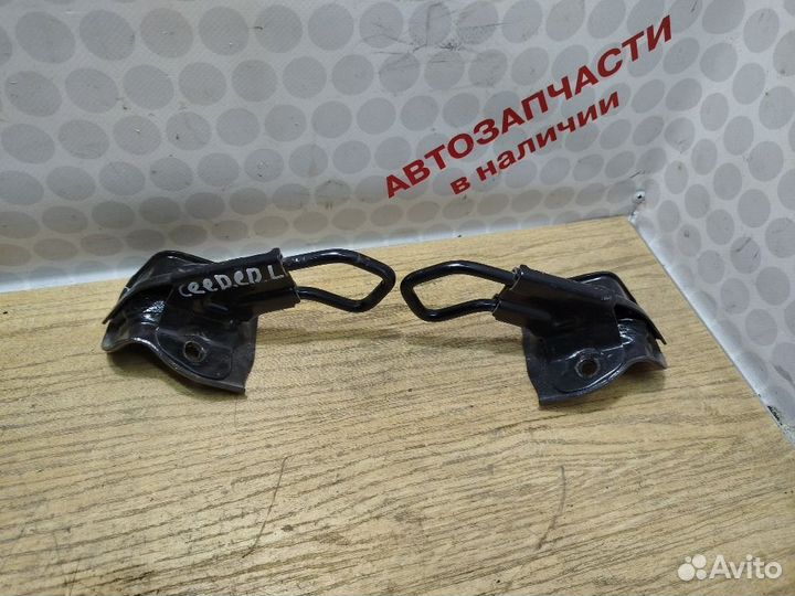 Крюк задней спинки сидения Kia Ceed ED