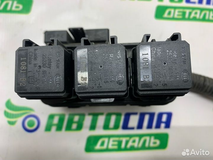 Блок предохранителей под капотом Nissan Qashqai
