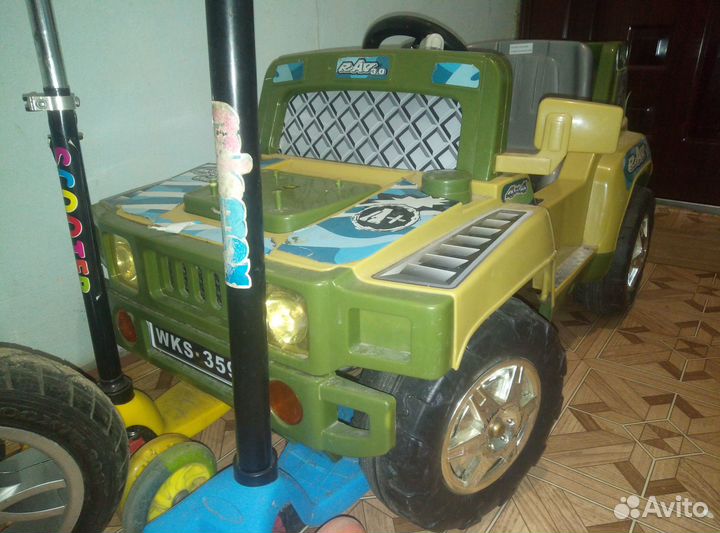 Продам электромобиль детский