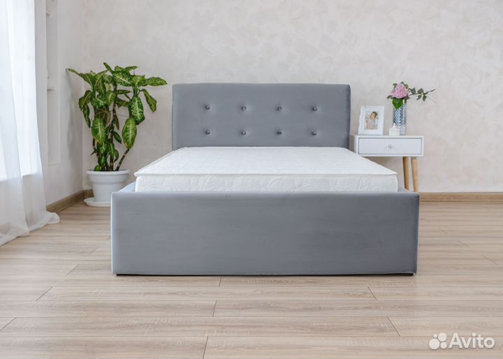 Кровать с матрасом