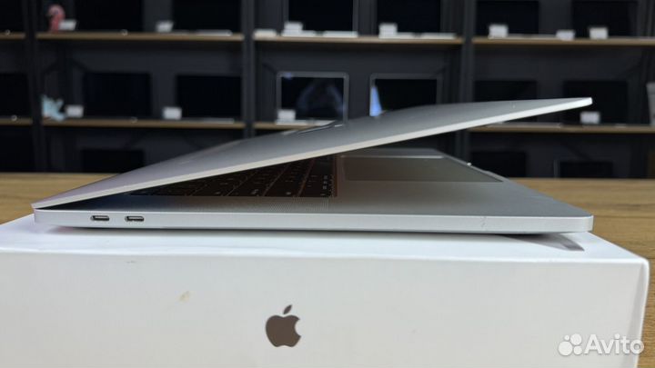 MacBook Pro 16 2019 i7 16 512