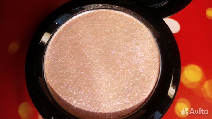 MAC dazzle highlighter