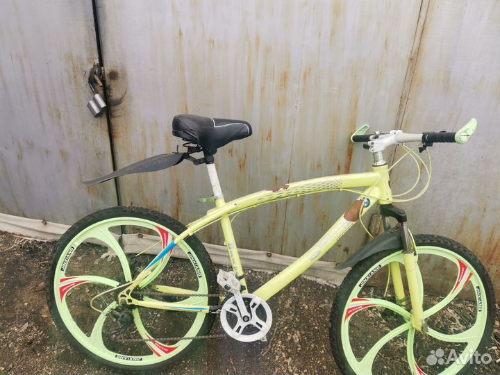 Велосипед на литых дисках bmw